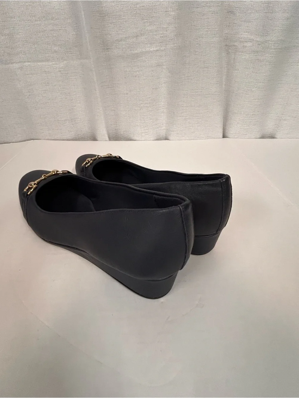 Easy Spirit Navy Blue Leather Gold-Bit pumps low heel